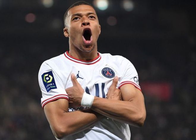 懂球帝12周年120大瞬间决赛：梅西捧大力神杯PK武磊绝平巴萨