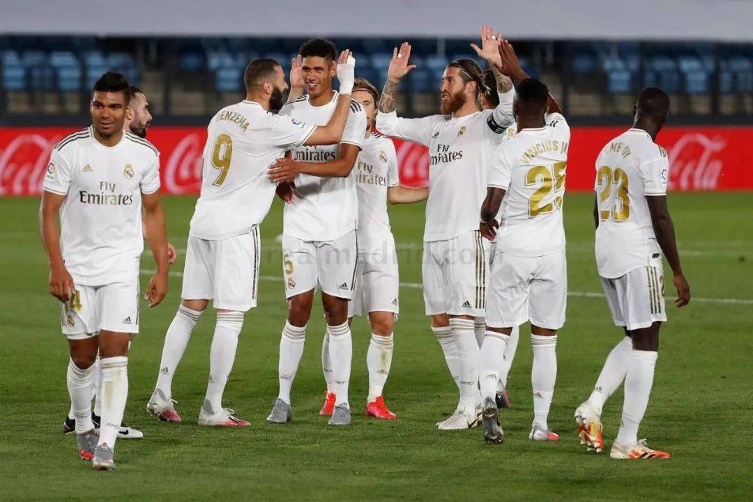 中超比赛精彩回放：上海海港绝杀瞬间,