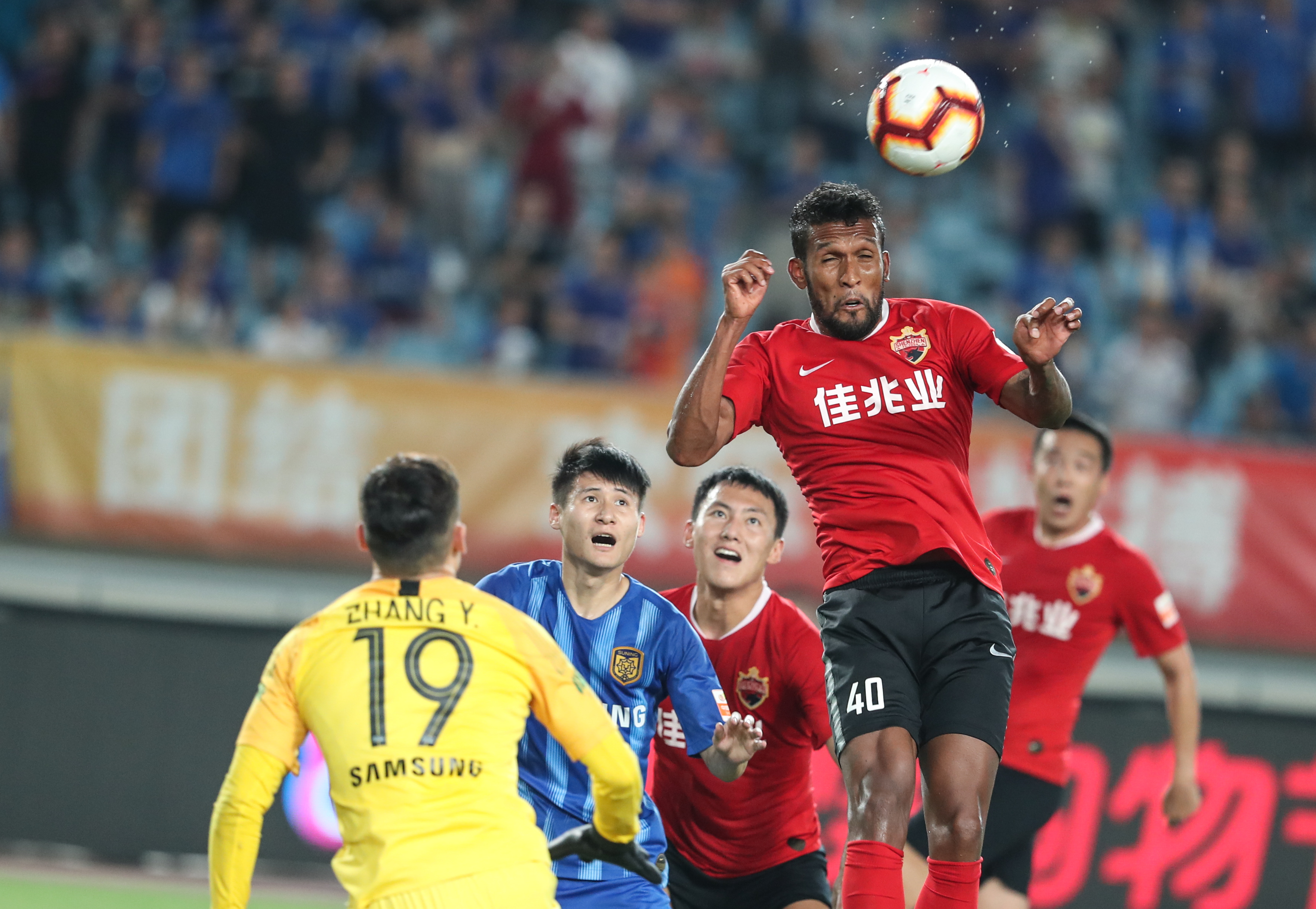 德甲强强对话引爆讨论（德甲巅峰对决引发热议）