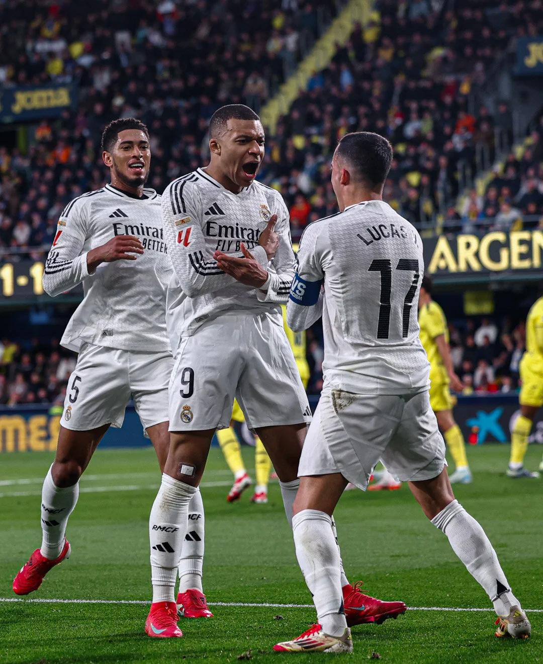 克罗斯评历史最佳11人：C罗左边锋，梅西前腰，马尔蒂尼入选（克罗斯评选史上最佳十一人：C罗踢左边锋、梅西任前腰，马尔蒂尼在列）