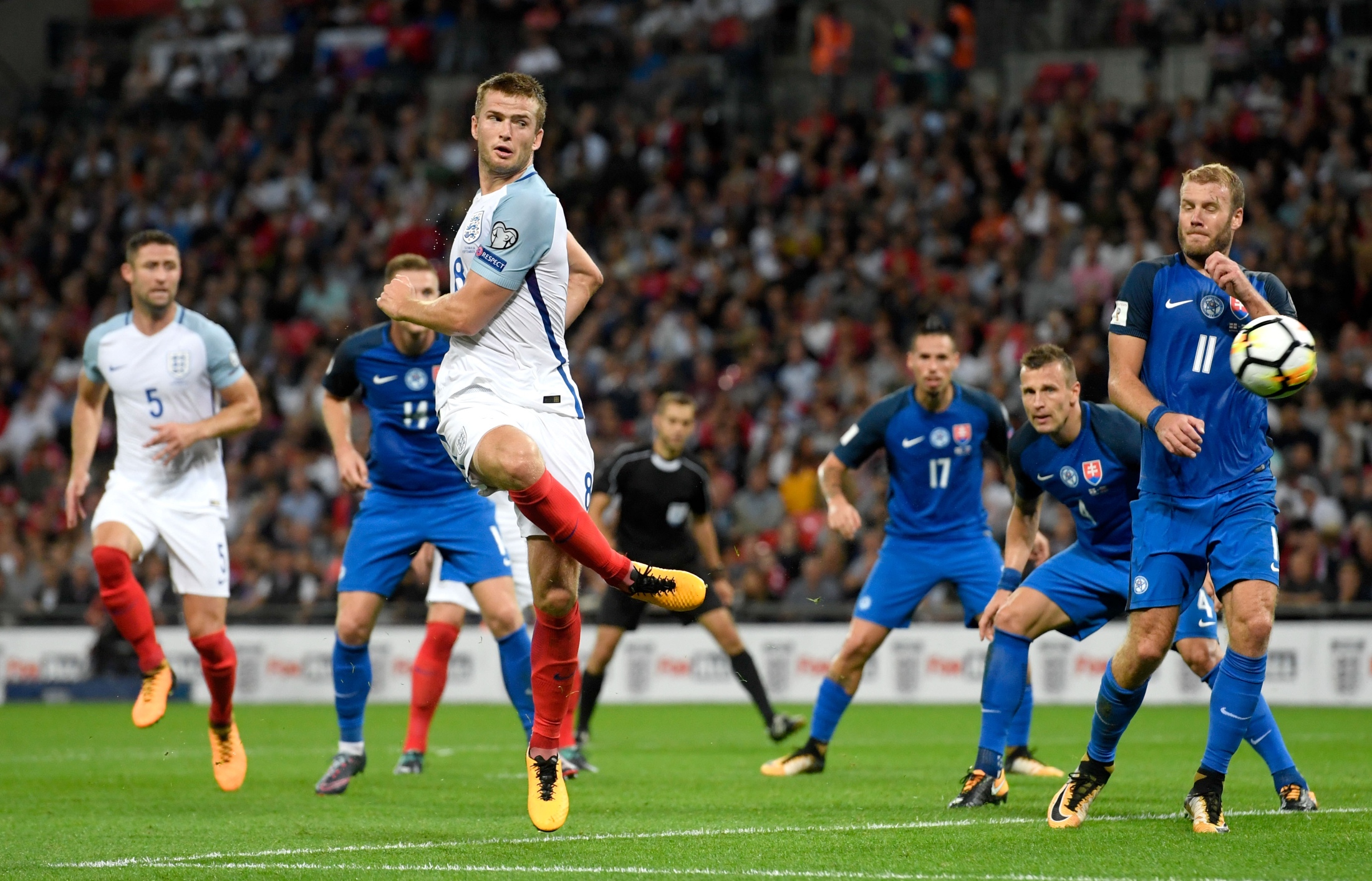 泽林斯基：如果这都能判点球，那所有的接触都是点球（泽林斯基：要是这种也判点，每次接触不都成点球了）