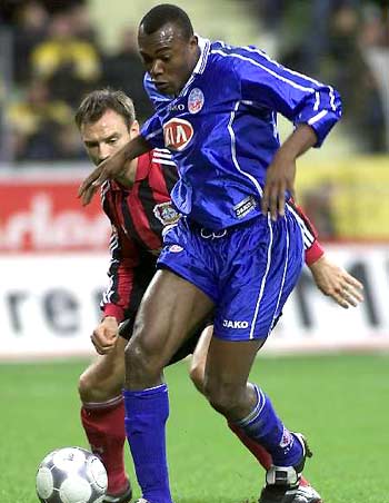 罗马推出黑胶唱片版队歌：限量版售价49.9欧，普通版19.9欧（罗马发布队歌黑胶唱片：限量版49.9欧，标准版19.9欧）