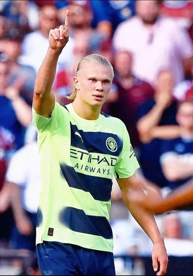 齐尔克泽欲转会曼联，罗马欲补强，曼联伤情困扰，切尔西洽谈新赞助商。（齐尔克泽意投曼联，罗马谋补强，红魔伤病缠身，切尔西洽谈新赞助商）